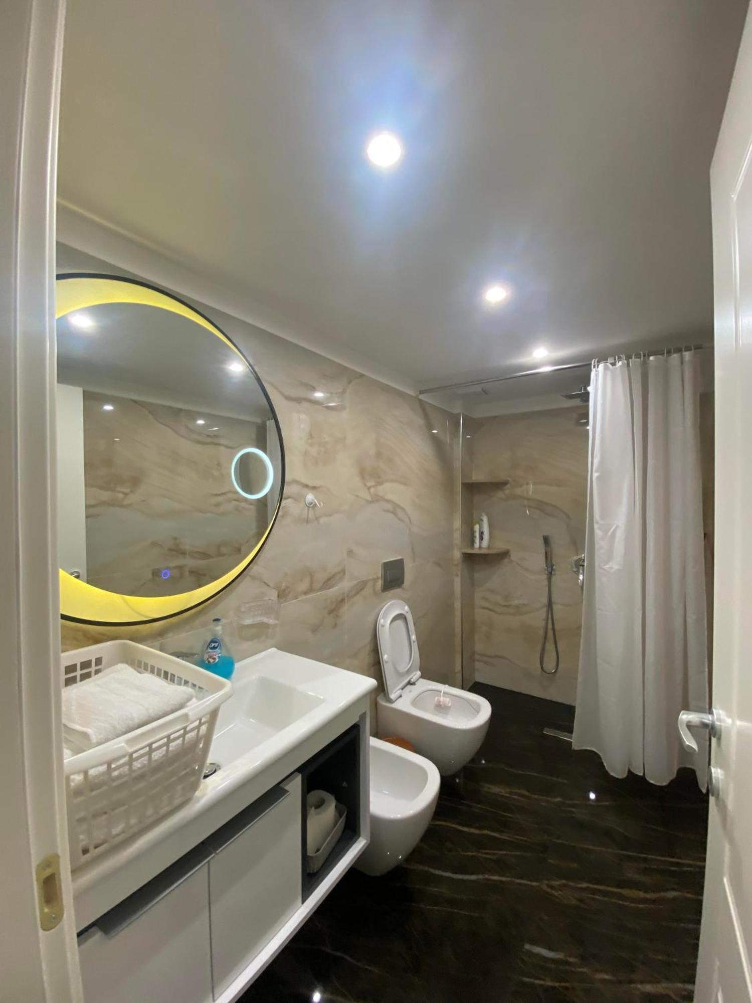 Guest Room Angolo Toscano Vlorë エクステリア 写真