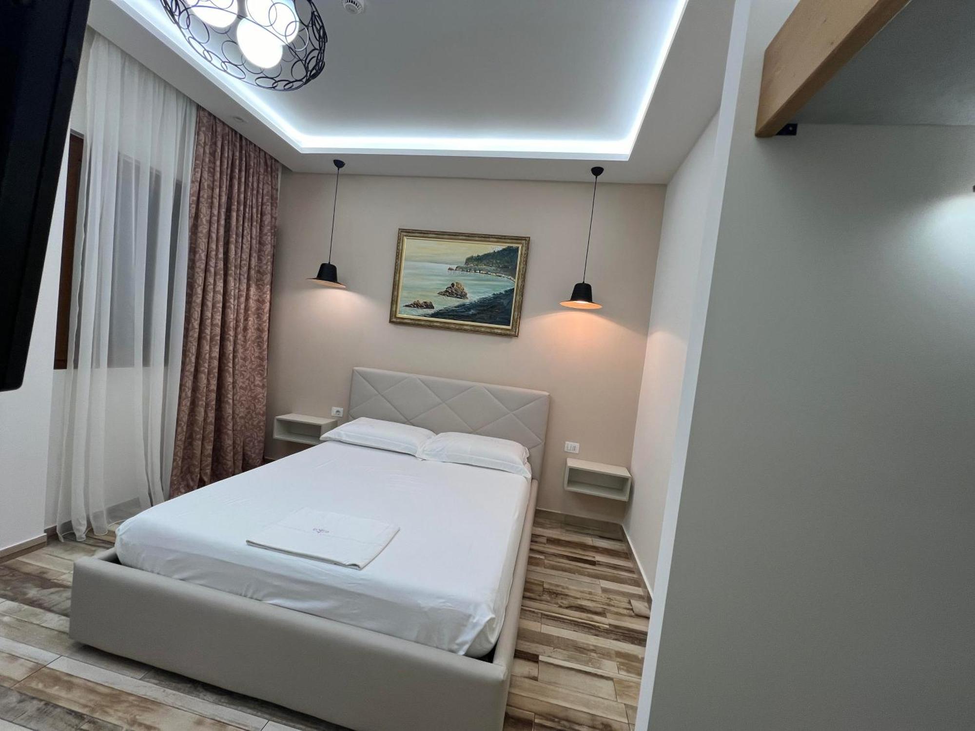 Guest Room Angolo Toscano Vlorë エクステリア 写真
