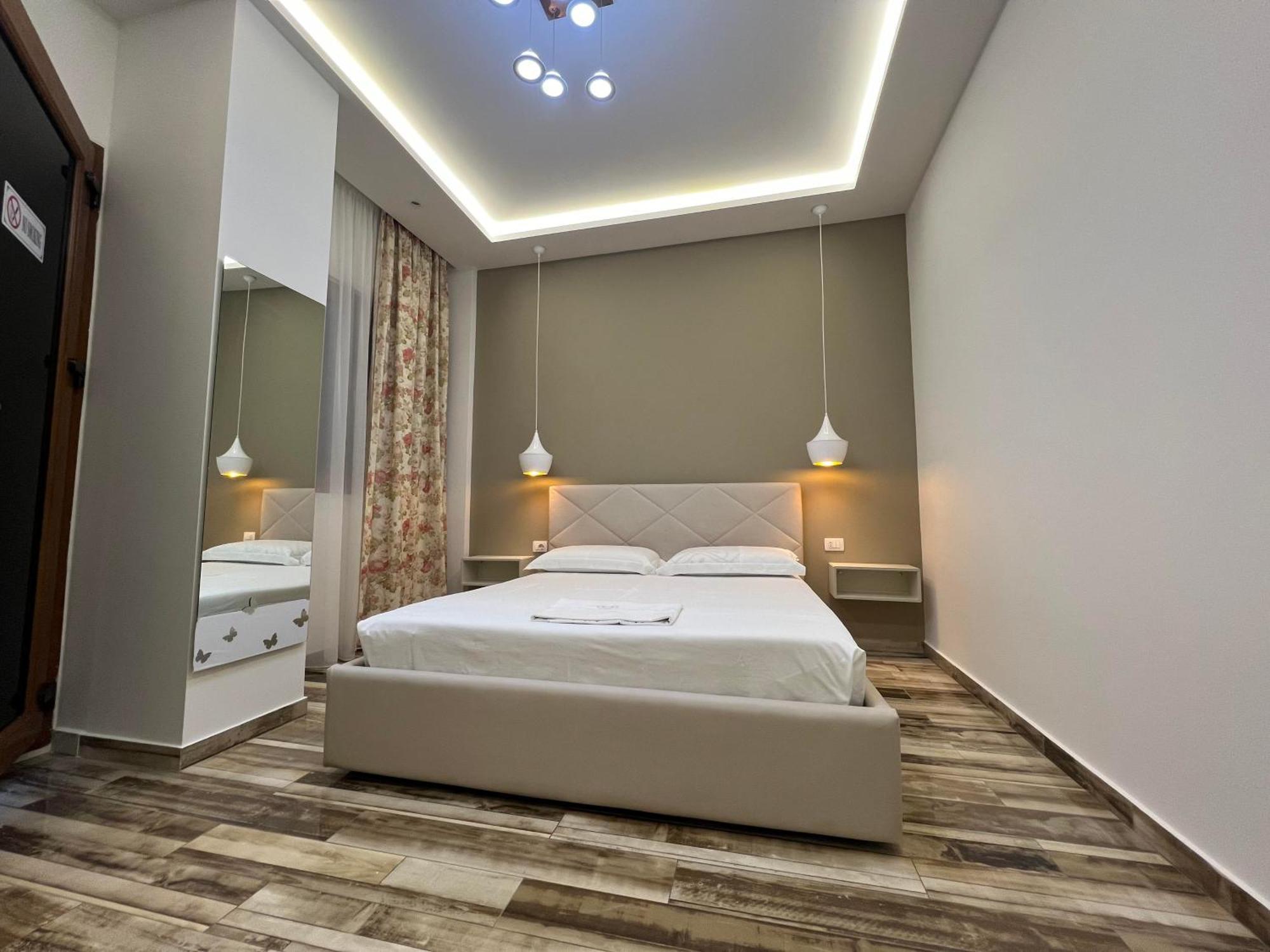 Guest Room Angolo Toscano Vlorë エクステリア 写真