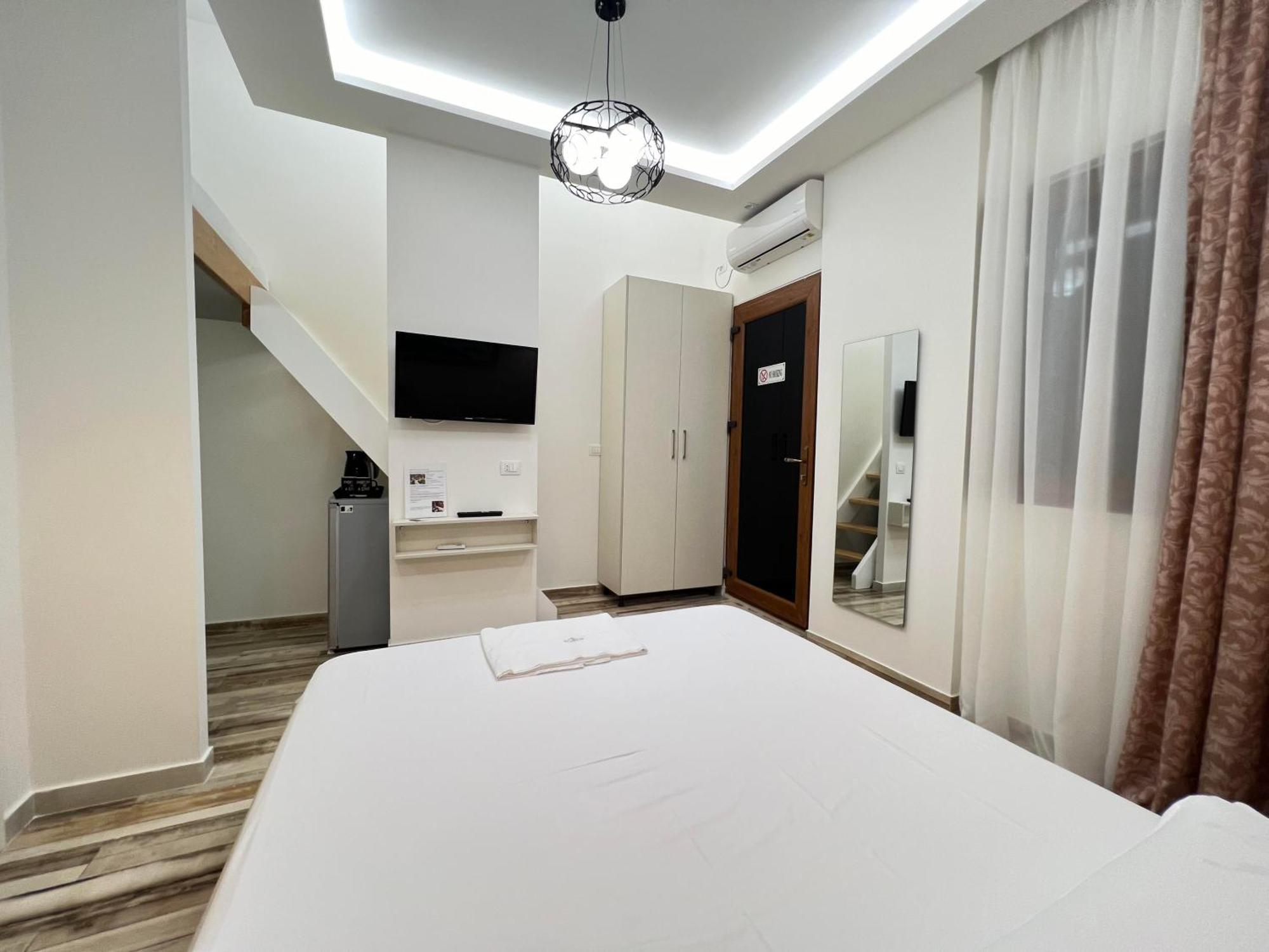 Guest Room Angolo Toscano Vlorë エクステリア 写真